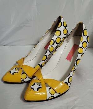 Betsey Johnson Yellow Polka Dot Cutout Pointed Toe Pumps Size 6.5M